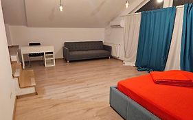 Apartment By The Forest In Walking Distance From The Airport